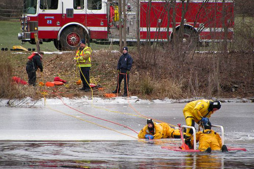 Post image for Fire department practices ice rescues