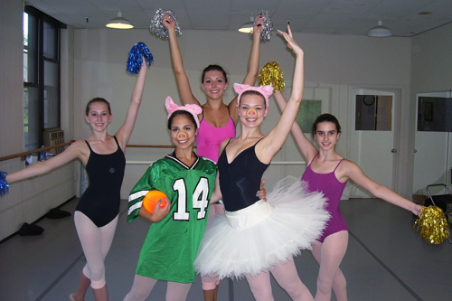 Post image for Gwendolyn the Graceful Pig dances at the Southborough Public Library on Thursday