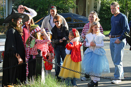 Post image for Annual Halloween parade and costume contest this Sunday, October 27
