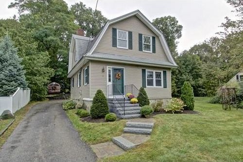 Post image for On the market this week in Southborough