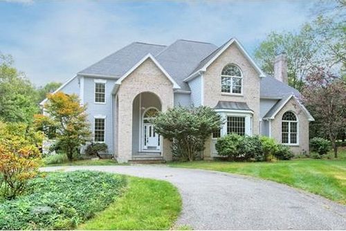 Post image for On the market this week in Southborough