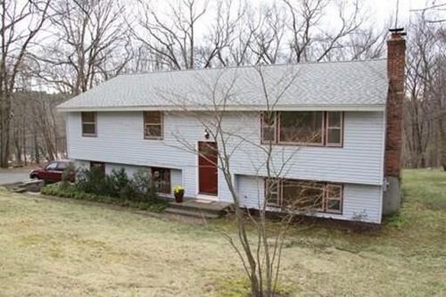 Post image for On the market this week in Southborough