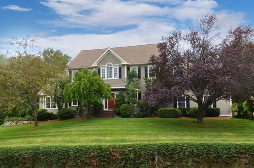 Post image for On the market this week in Southborough