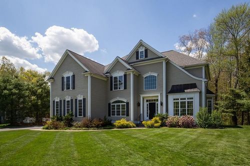 Post image for On the market this week in Southborough