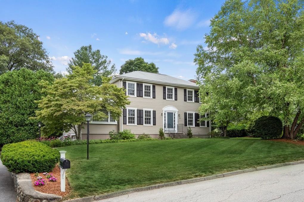 Post image for On the market this week in Southborough