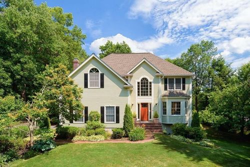 Post image for On the market this week in Southborough