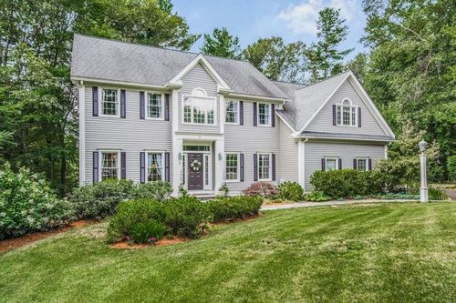 Post image for On the market this week in Southborough