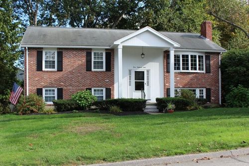 Post image for On the market this week in Southborough