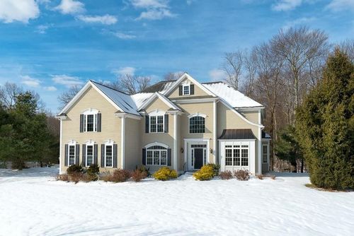 Post image for On the market this week in Southborough
