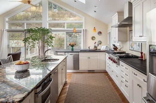 Post image for On the market this week <em>(and off the market this spring)</em> in Southborough