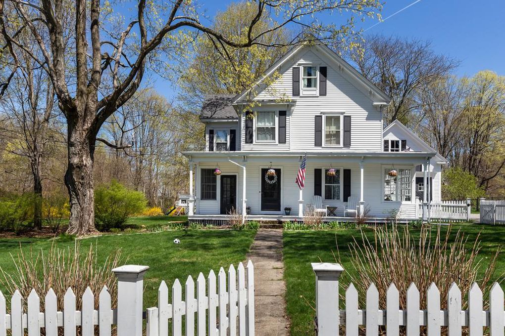 Post image for On the market this week in Southborough