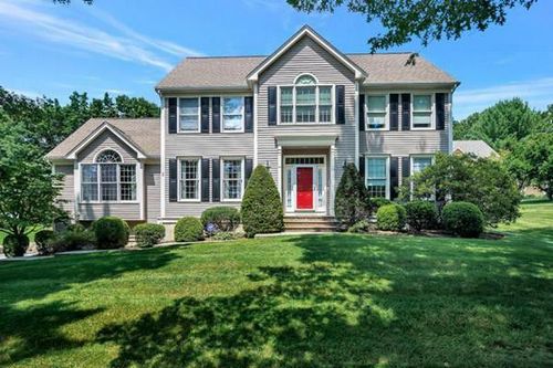 Post image for On the market this week in Southborough