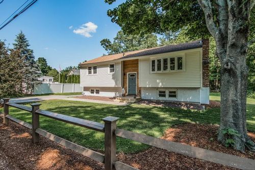 Post image for On the market this week in Southborough