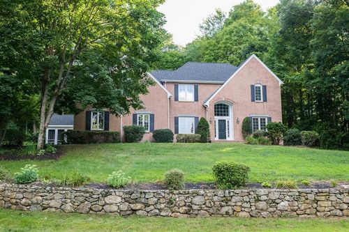 Post image for On the market this week in Southborough