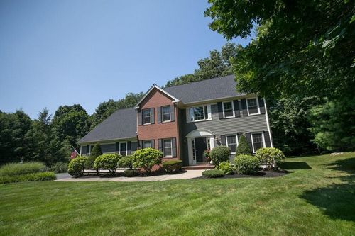 Post image for On the market this week in Southborough