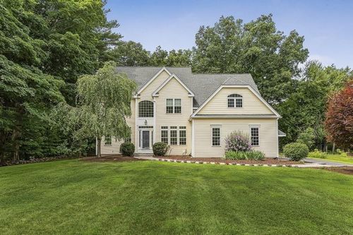 Post image for On the market this week in Southborough