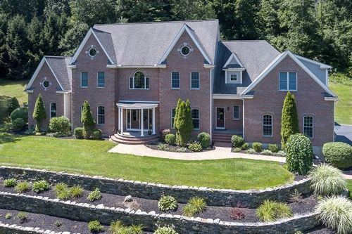 Post image for On the market this week in Southborough