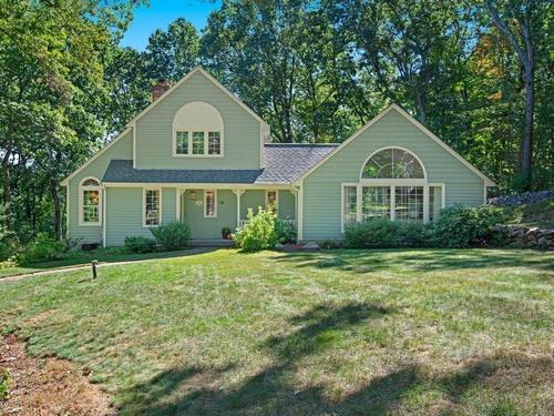 Post image for On the market this week in Southborough