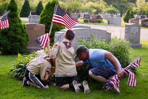 Post image for Events this week: Gardening Workshop, Alcohol & Teens talk, “Happiness Project” Discussion, Read to a Dog, and Memorial Day ceremonies