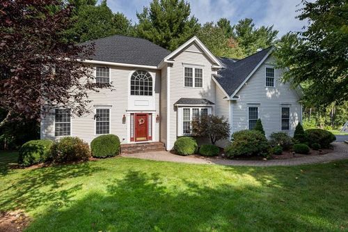 Post image for On the market this week in Southborough