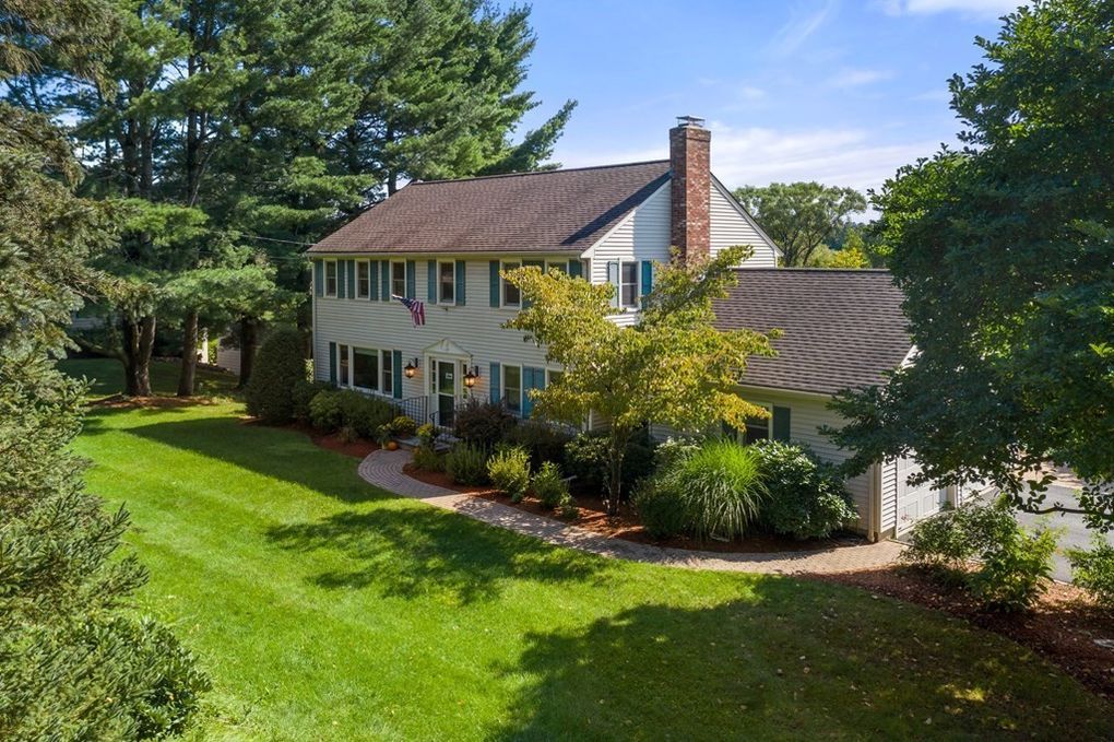 Post image for On the market this week in Southborough