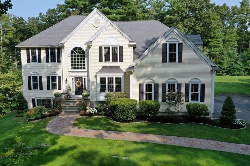 Post image for On the market this week in Southborough