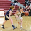 Julia Insani (#4, ball), Cally Waite (#11, l)