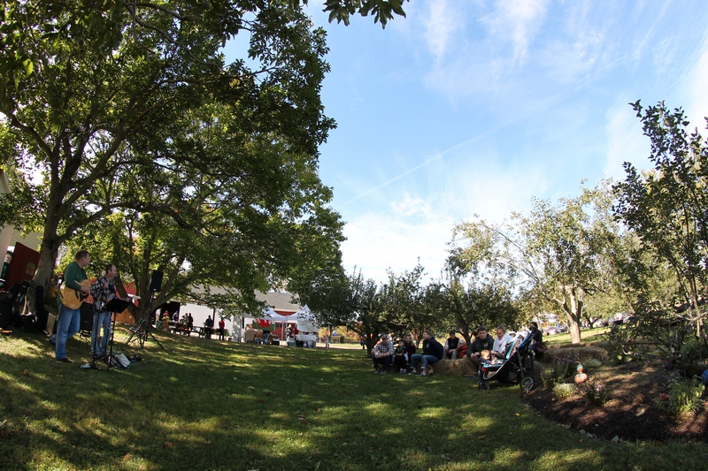 20151014_chestnut_hill_farm_festival_from_ttor_band